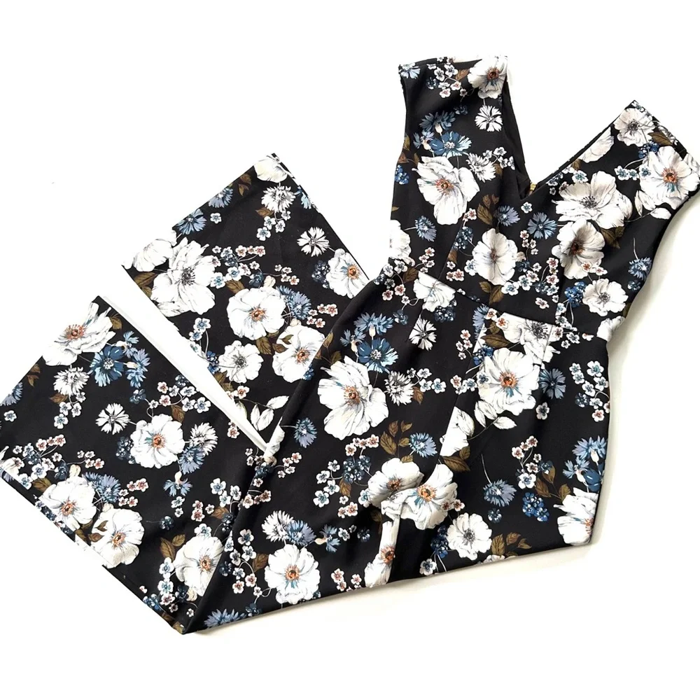Gianni Bini Navy Blue Floral Printed Harper Knit V-Neck Jumpsuit - Picture 2 of 9
